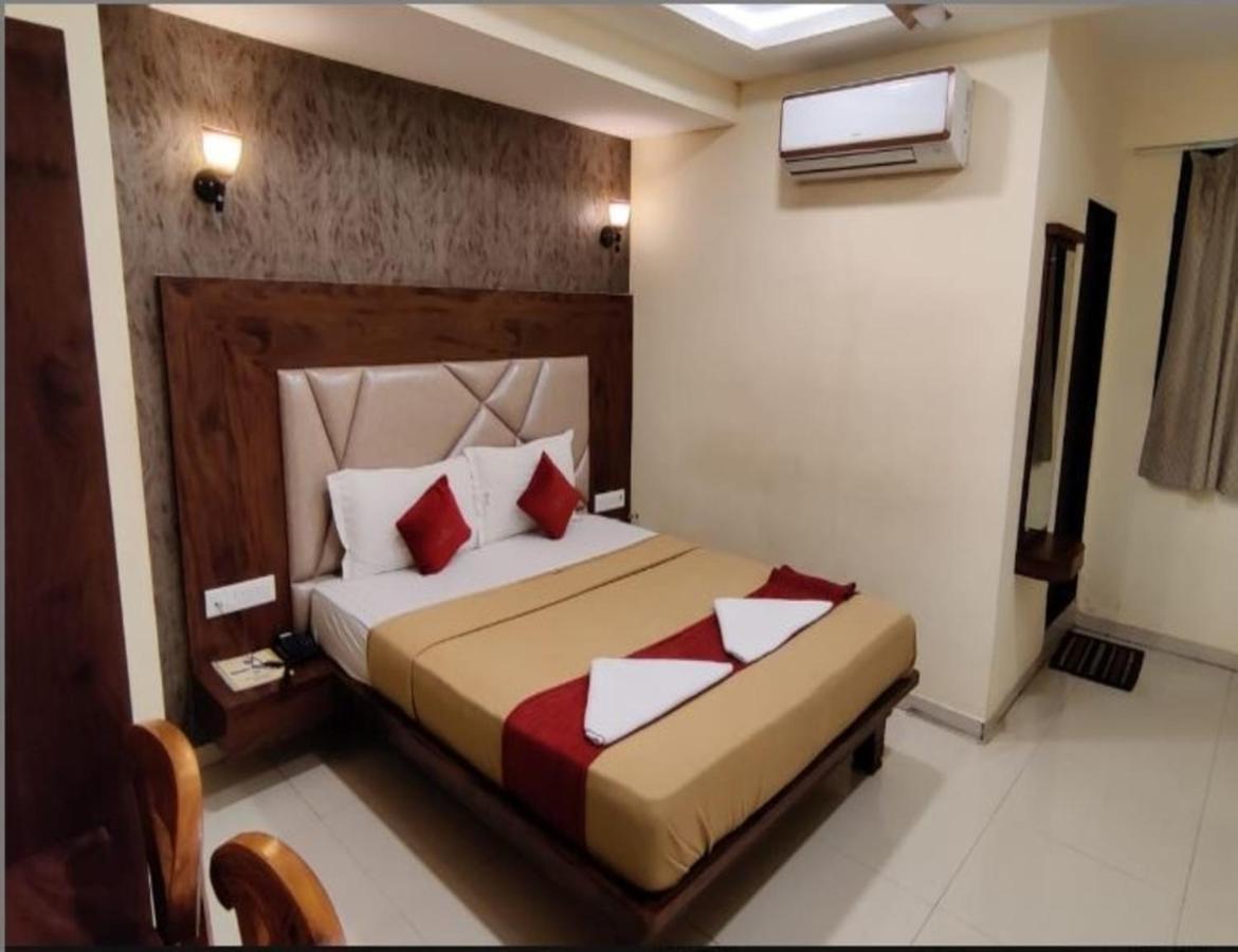 Hotel Samaira Residency,Dombivali Dive Bagian luar foto